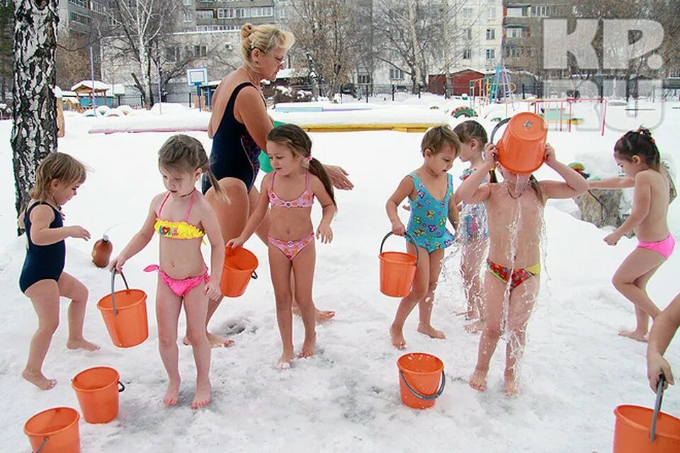 закаливание школьников. утреннее закаливание. интенсивное закаливание. обливание в детском саду. способ закаливания моржевание.