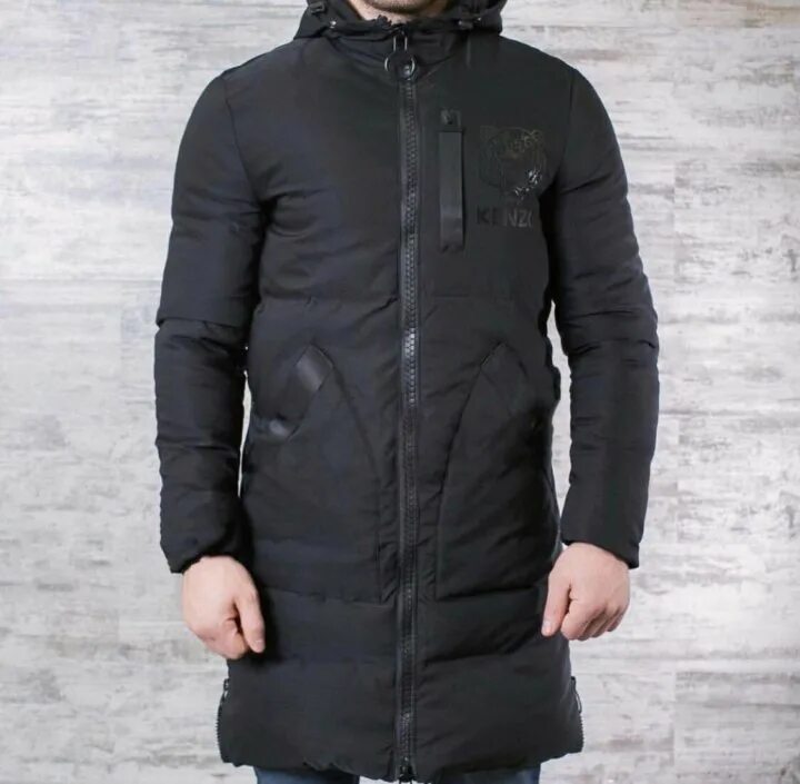 Плотный зимний. Зимняя удлиненная куртка мужская Adikers 1981. Fila 8850 куртка удлиненная зимняя. Мужской пуховик удлиненный. Куртка зимняя мужская длинная.