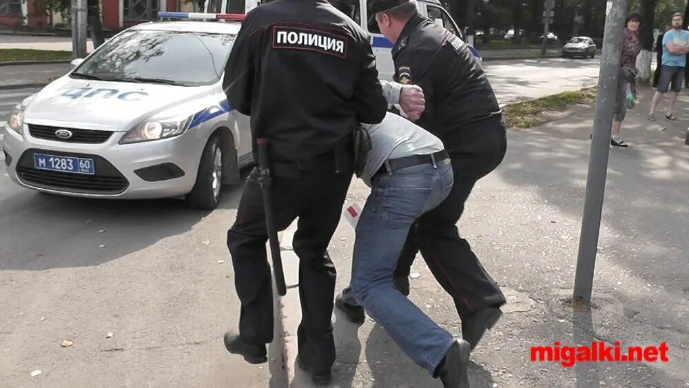 Кривой рог патрульная полиция. 27 февраля полиция схватила желябова укажите имя. 27 февраля полиция схватила желябова укажите имя. Старший полицейский. Фальшивые полицейские.