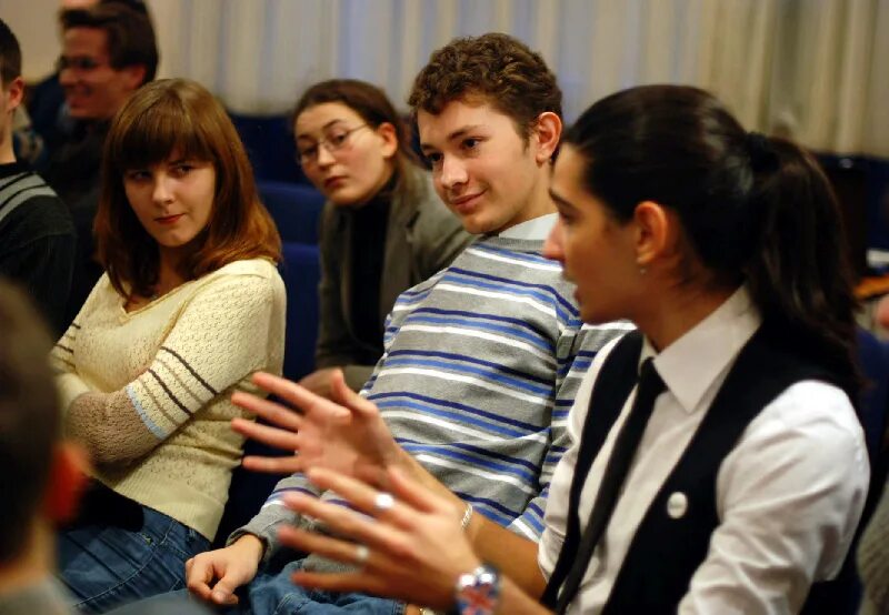 клуб обсуждений. тренинговое занятие. фоторепортаж из школы. круглый стол студенты. книжный клуб.