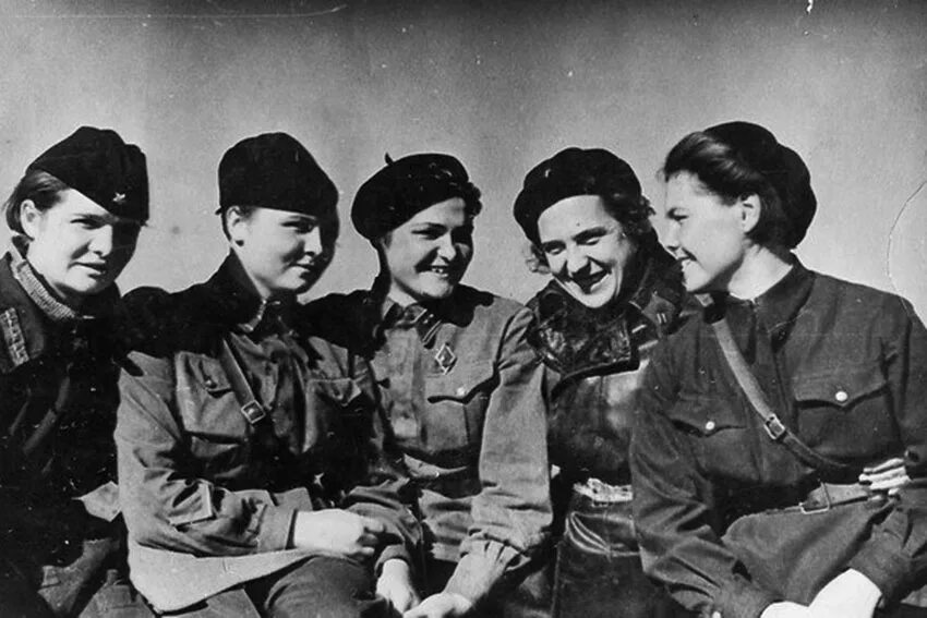 летчицы во время вов. американские летчицы 1940. мария васильевна смирнова летчица. лидия литвяк летчик-истребитель. лётчицы ночные ведьмы меклин наталья.