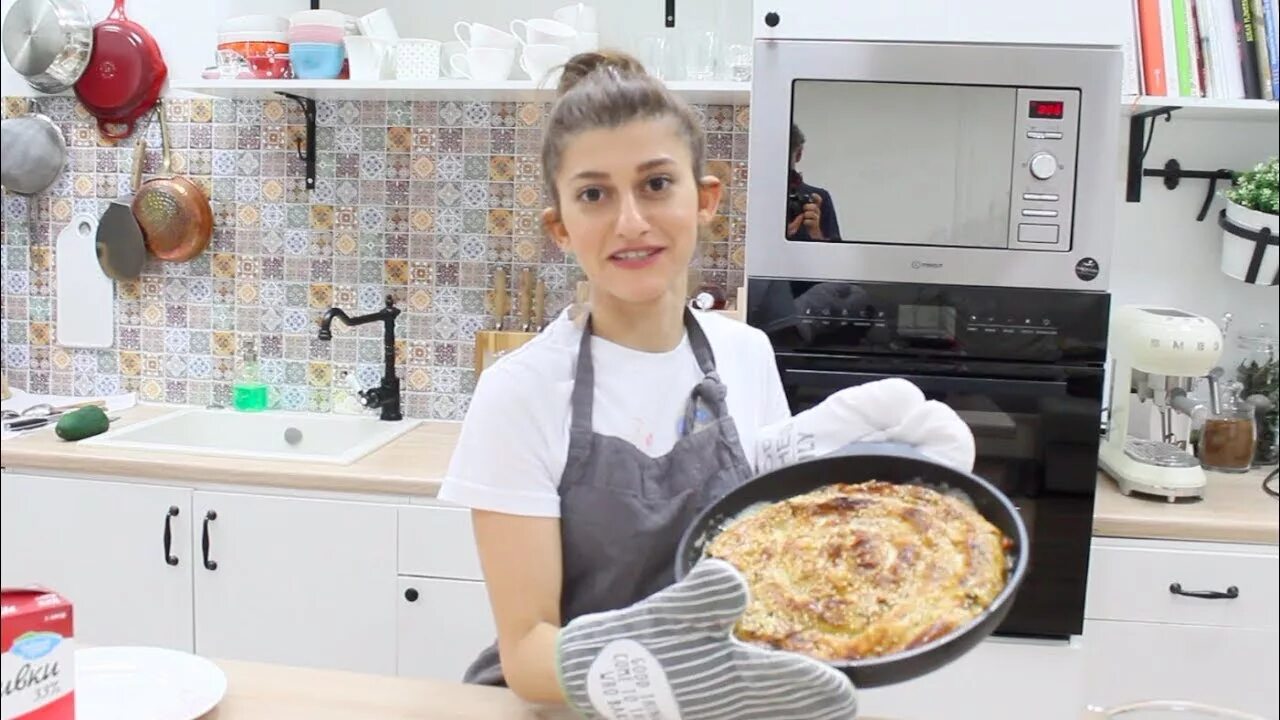 Кофейня алекс и милана. Алекс милано. Алекс милано. Салат для мамы макси. Кренк пицца питер.