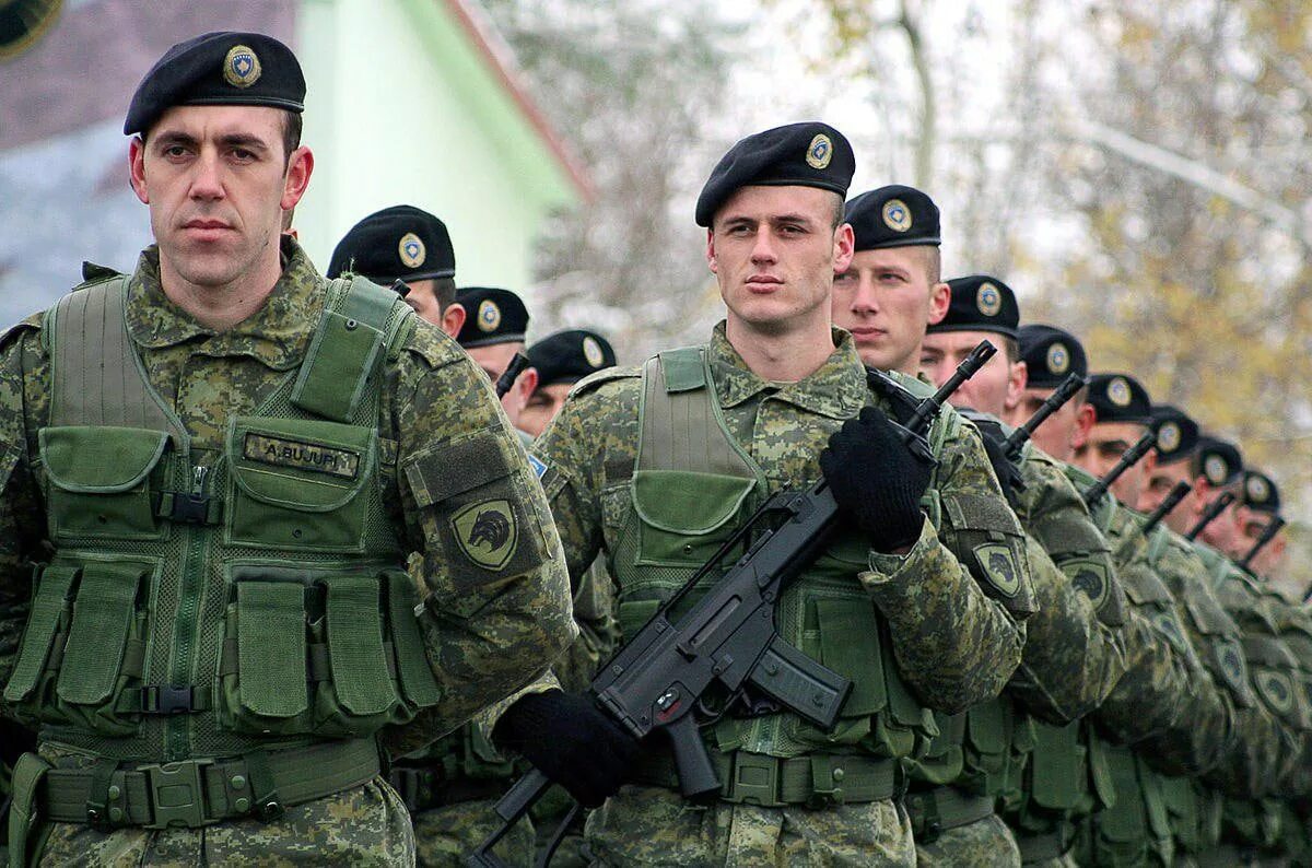 Берет сербии. Армия Косово. Армия Сербии в Косово. Вооруженной «армии освобождения Косово»,. Милош Вучевич министр обороны Сербии.