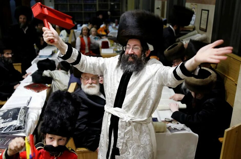 Renaissance style - beautiful young woman. Пурим 2020 хасиды. Храм святого ангела в италии рим. Previous centuries. Previous centuries.