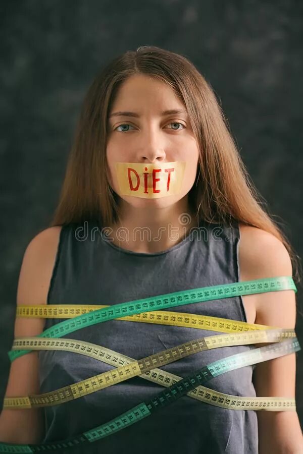 Анна царалунга модель. Красивые японки. Привязанная к дереву девочка. Фотосессия связанная. Связанные руки девушки.