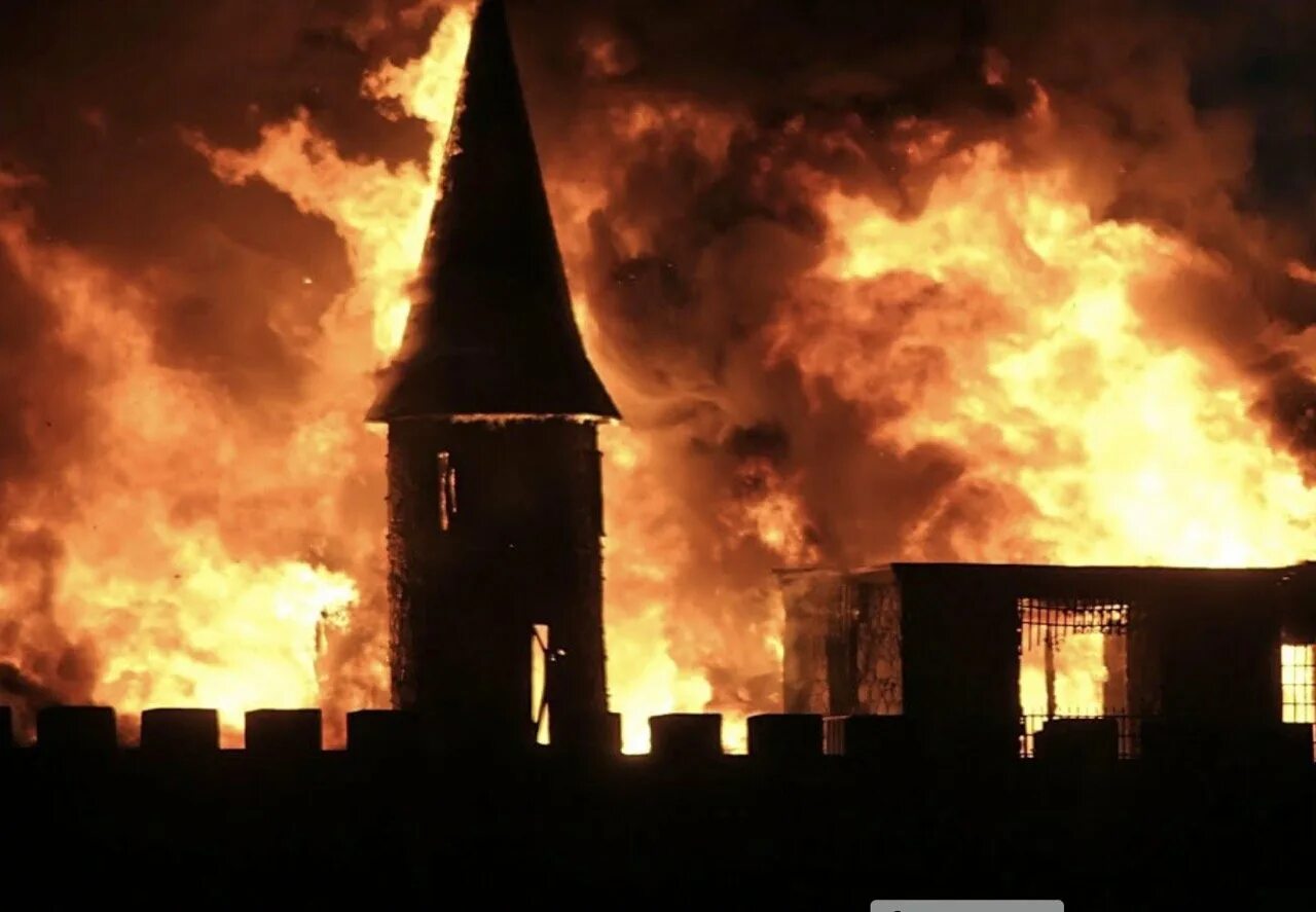 Останкинская башня пожар 2000 года. Башня после пожара. Згаревший башни олимп грозный сити. Эльфивая башня после пожара 2024. Лувр париж пожар.