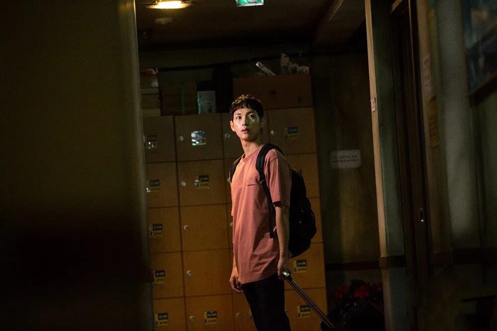 Незнакомцы из ада дорама ли дон ук. Ад для одиночек шоу корейское. Lee dong wook. Сон джи а ад для одиночек. Дорама ад софтбокс.