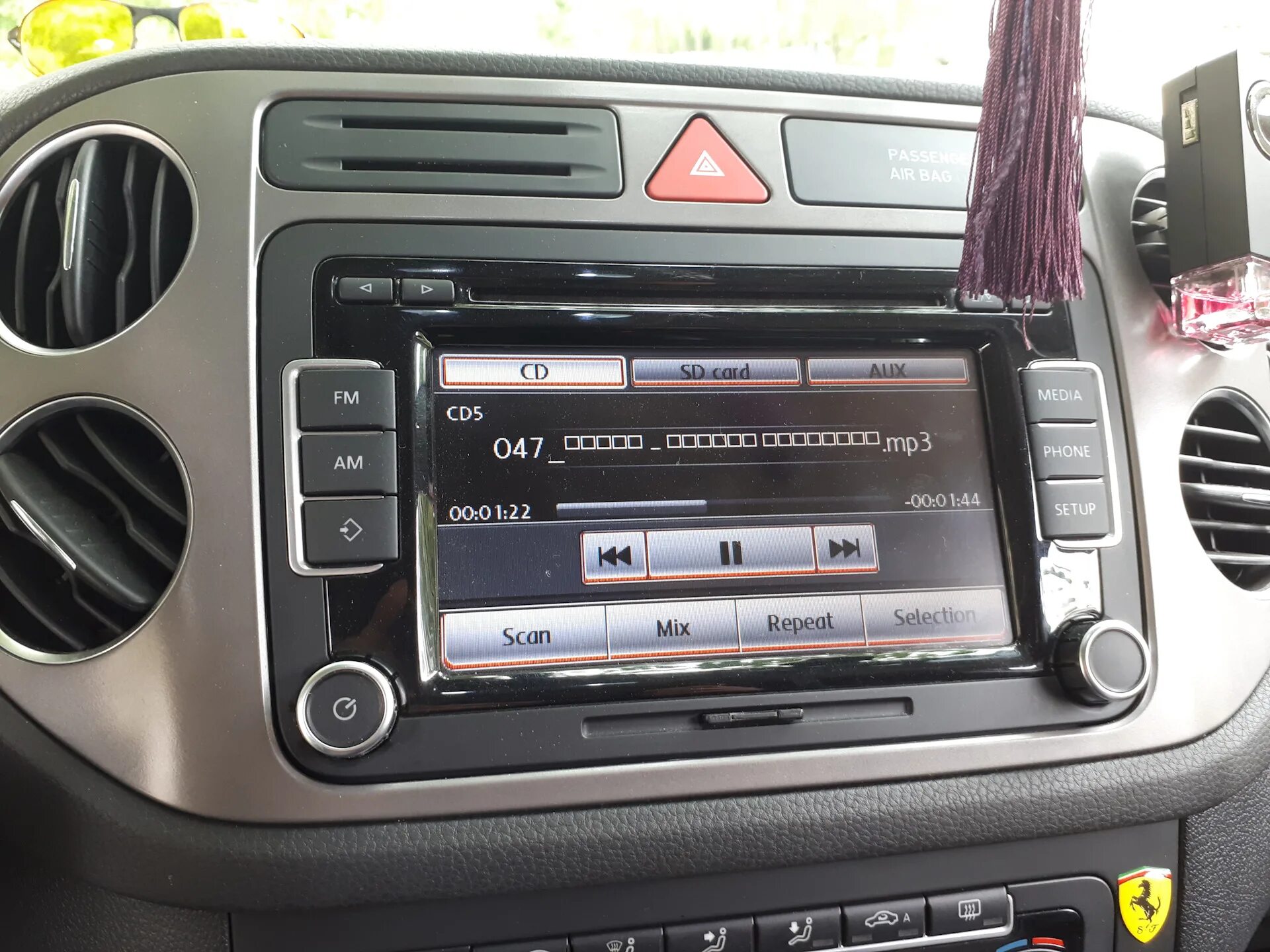 Rcd 510 vw. Фольксваген гольф с магнитолой rcd 510. Rcd 510 volkswagen. Магнитола rcd 510. Delphi магнитола для volkswagen.