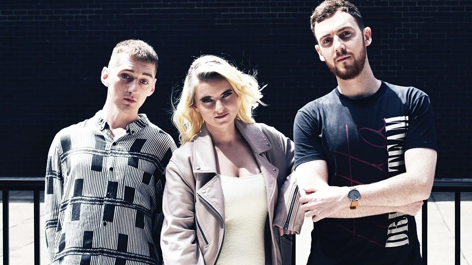 Clean bandit на русском. Clean bandit на русском. Clean bandit 2019. Группа clean bandit девушка. Группа clean bandit.