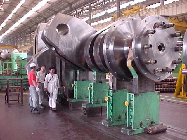 коленвал copeland 3009266. коленчатый вал двигателя wartsila 6l20. самый большой двигатель в мире. коленчатый вал wärtsilä-sulzer rta96-c. поршень от белаза.