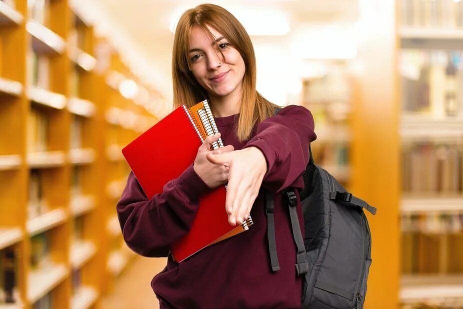 Женщина студент. Студент с книгами. Студенты фото. Студенческий женский.