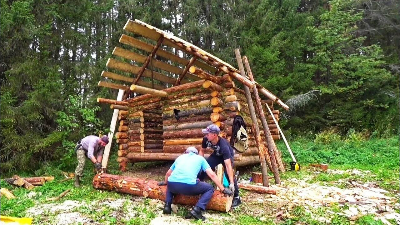 Ипатыч и михалыч новое. Балаган изба. Балаган из досок в лесу. Ипатыч и Михалыч изба в лесу. Ипатыч и Михалыч.