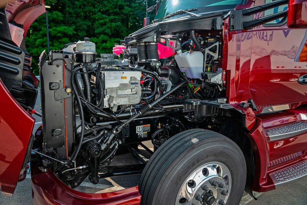 Ремонт двигателей грузовых автомобилей. Мотор грузовика Кенворт 15. Toyota fuel Cell Truck Semi. Двигатель тягача. Двигатель грузового автомобиля.