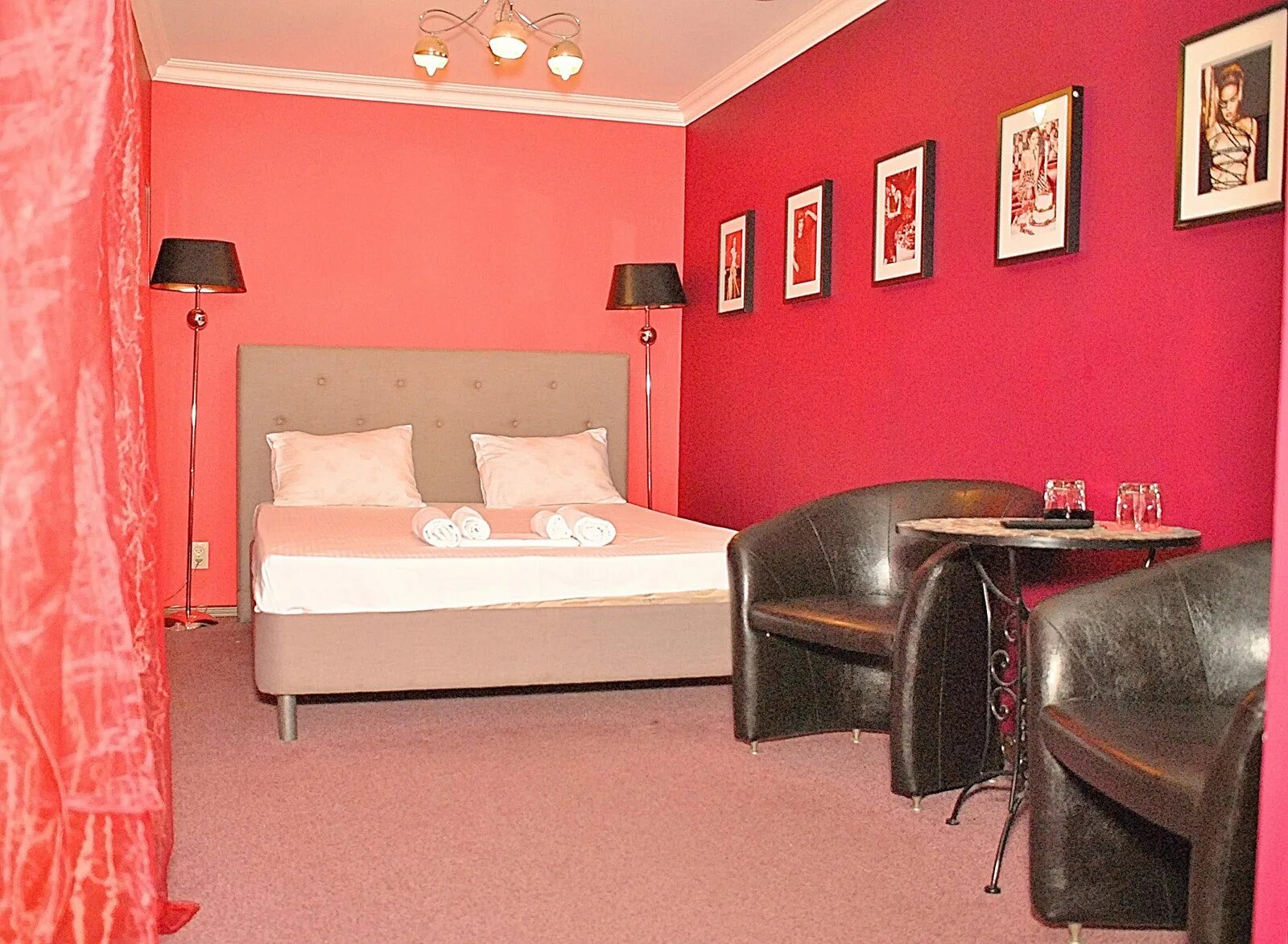 крестовский делюкс дизайн интерьера 2 комнатной. женщина в примерочной магазина. мужчина в примерочной магазина. детские комнаты мебель для девочки. комната удовольствий.