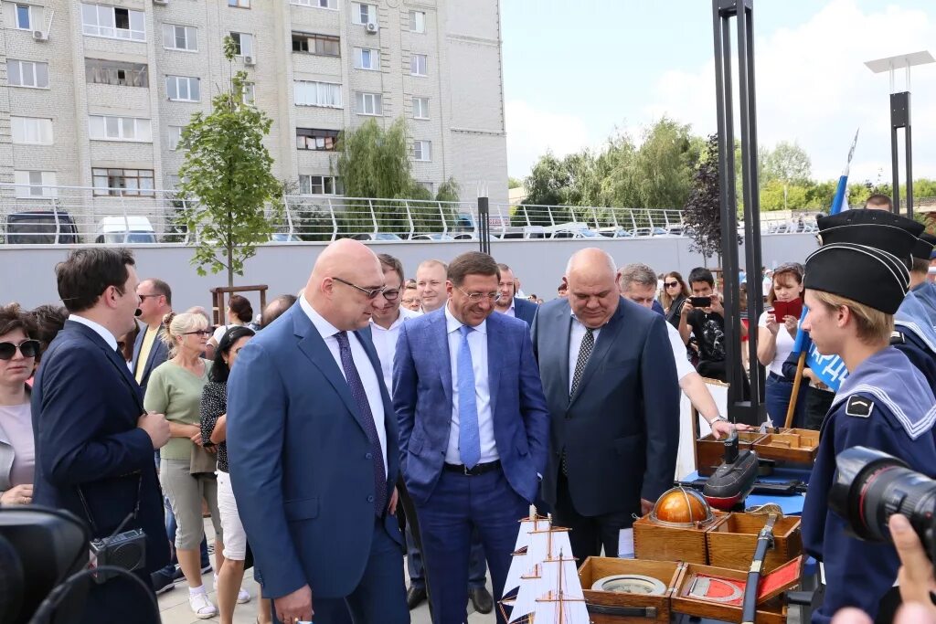 В старом осколе сегодня по часам. День металлурга Оскол 2019. День металлурга 2023 старый Оскол. Мэр города старый Оскол сейчас. События старого Оскола.