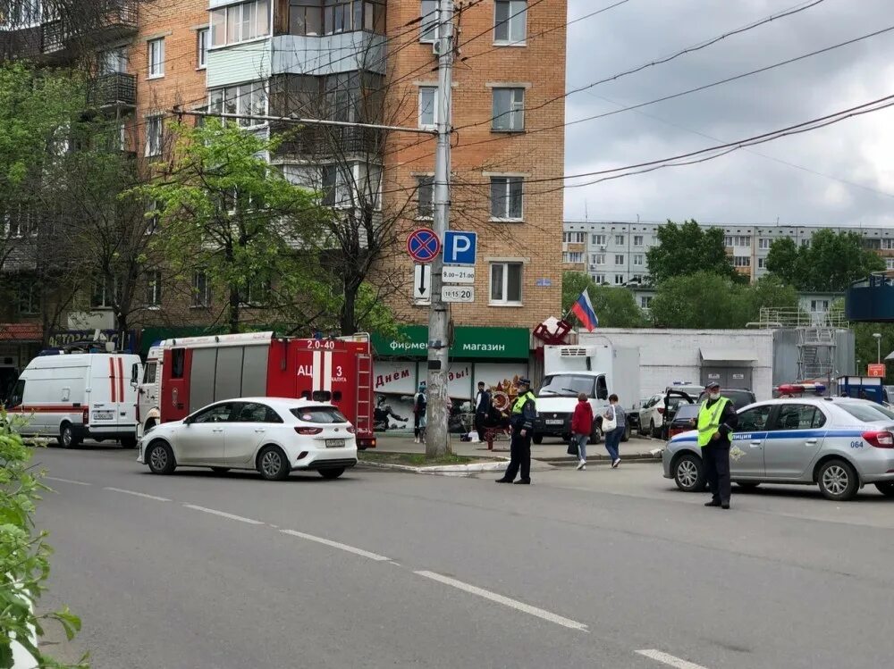 ТЦ 21 век Калуга. Торговый центр 21 век в Дашках. Эвакуировали миксмакс. Фото с 21 мая в Калуге. 12 городов закрыли