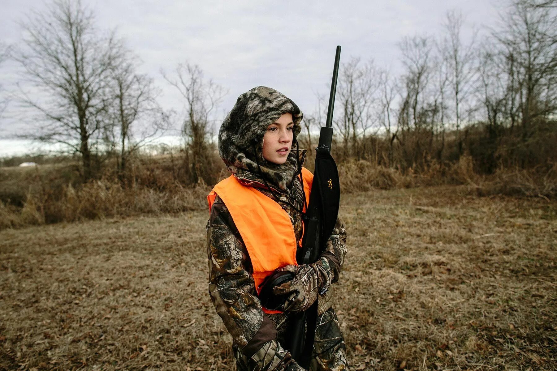 Сара боуман охотница. Охотник охотница. Охотник охотница. Охотник охотница. Охотник фотосессия.