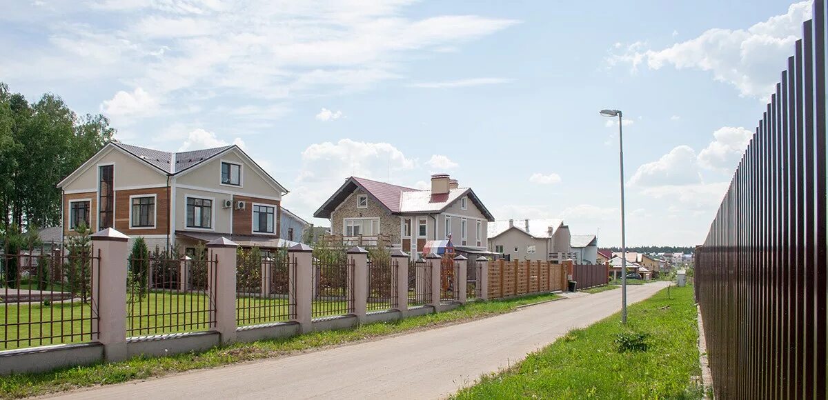 титул коттеджный поселок. прилесный коттеджный поселок въезд. титул коттеджный поселок. коттеджный поселок золотые купола. бьюкенен коттеджный поселок.