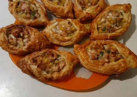Выпечка из слоеного теста с мясом