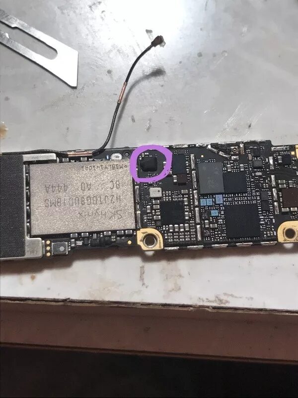 Контроллер аккумулятора iphone. Контроллер заряда аккумулятора айфон 5s. контроллер питания айфон 6. контроллер заряда айфон 7. тристар iphone 7.