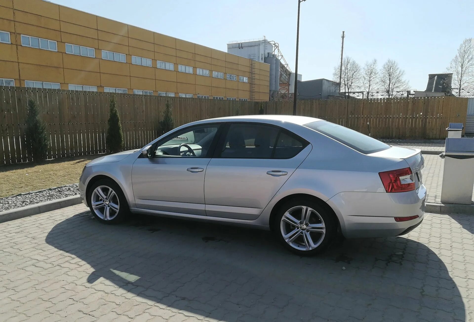Диски r17 octavia. Октавия а7 r17. диски skoda octavia r17. диски шкода октавия а7 r17. mallory r17 skoda octavia.