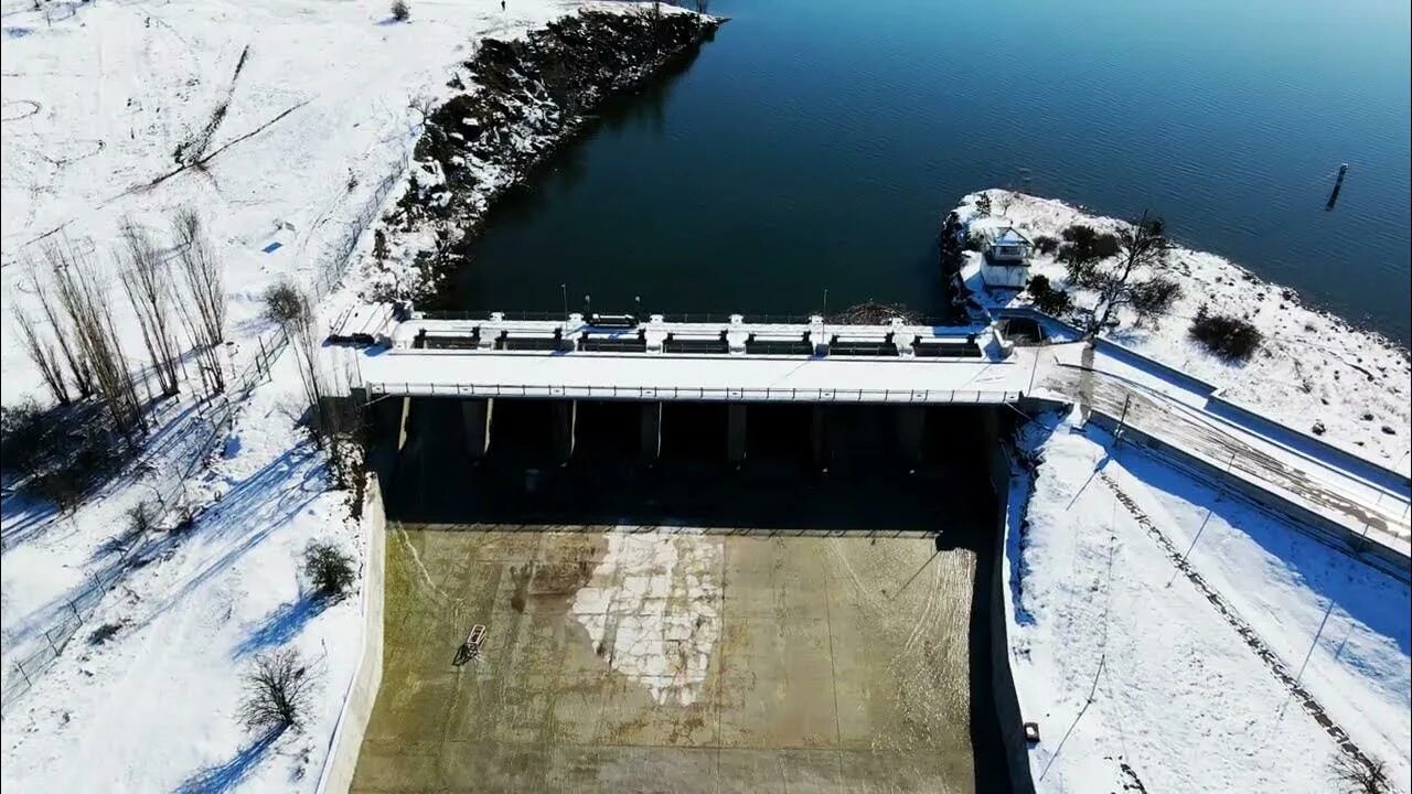 Ириклинское водохранилище сброс воды сейчас. Партизанское водохранилище Симферополь. Водохранилища Крыма. Каналы водохранилища. Симферо́польское водохрани́лище.