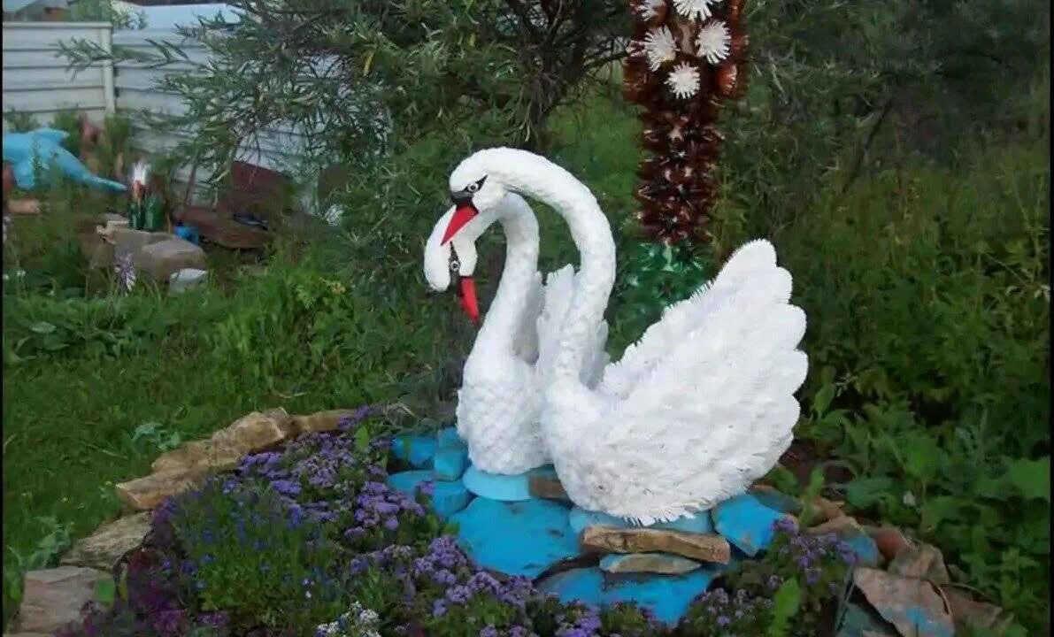 Поделка из бросового ма. Поделки в школу. Осенние поделки из природного материала. Поделкиизплстиковыхбутылок. Поделки в сад мастер класс.