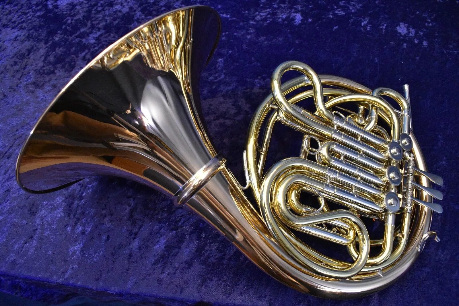 валторна духовой музыкальный инструмент музыкальные инструменты. валторна фото. Dfknjhyfмузыкальный инструмент. медные духовые инструменты валторна. валторна инструмент труба.