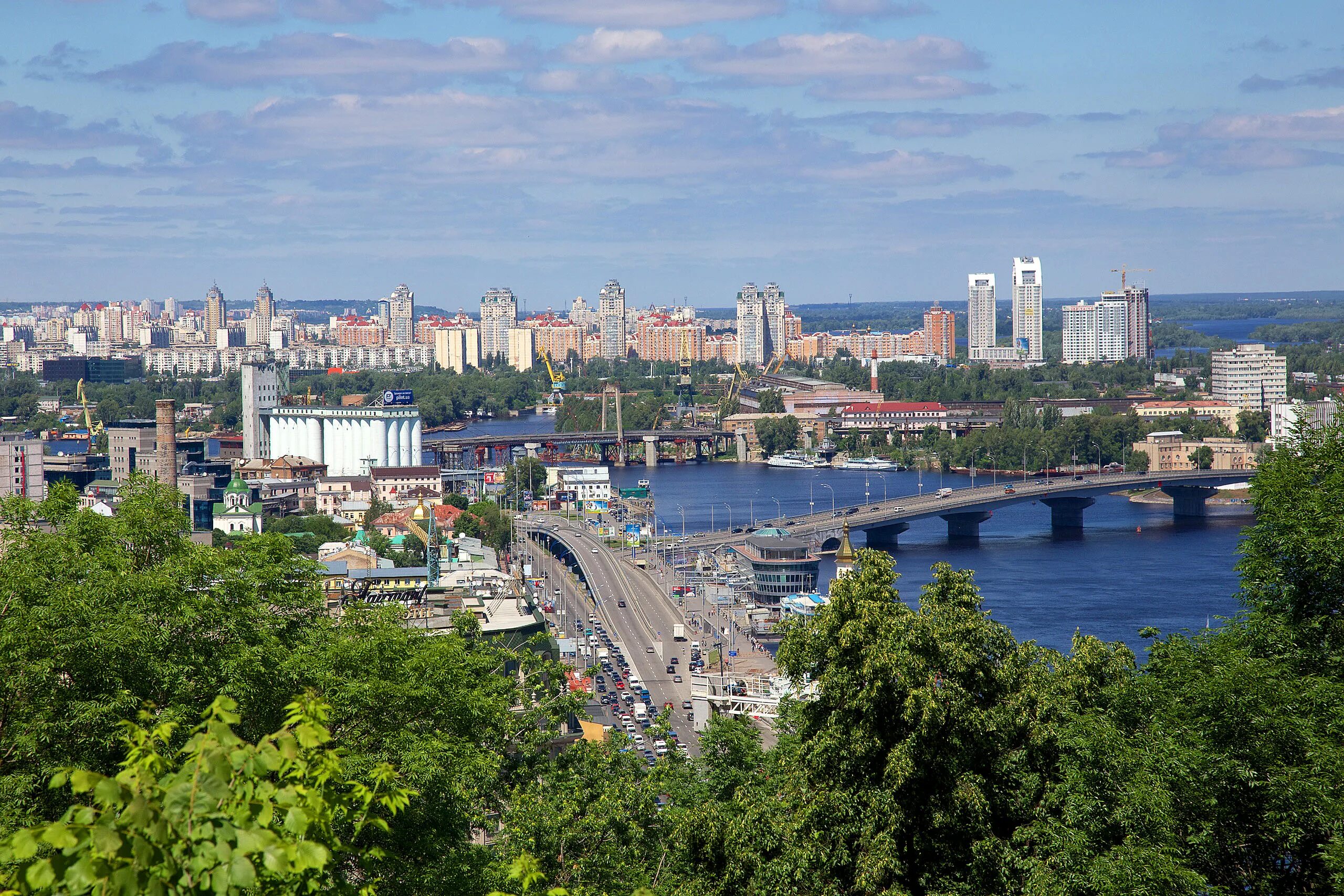 Крупные украинские города. Киев город. Киев столица Украины. Панорама Киева Крещатик. Киев виды города.