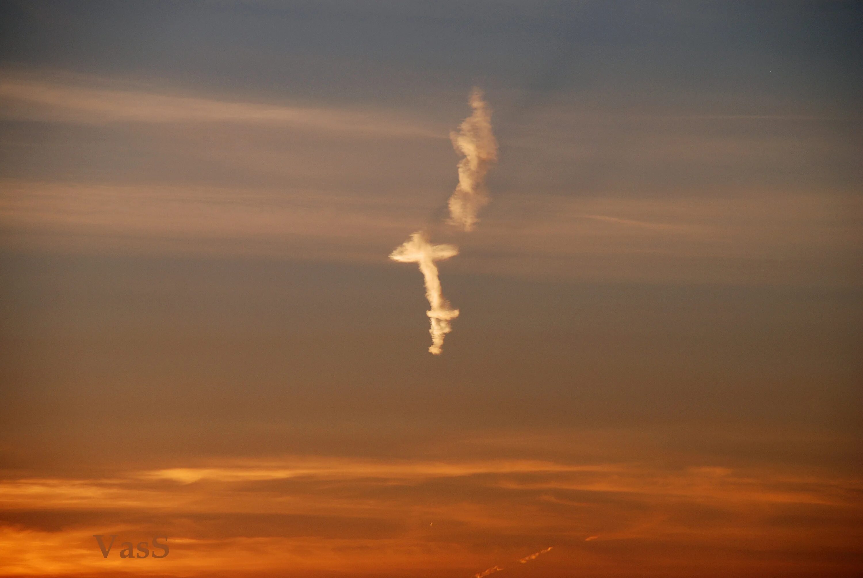Чудо в небе. Лик бога в небе. Явление бога. Глаза бога в небе. Чудо в небе.