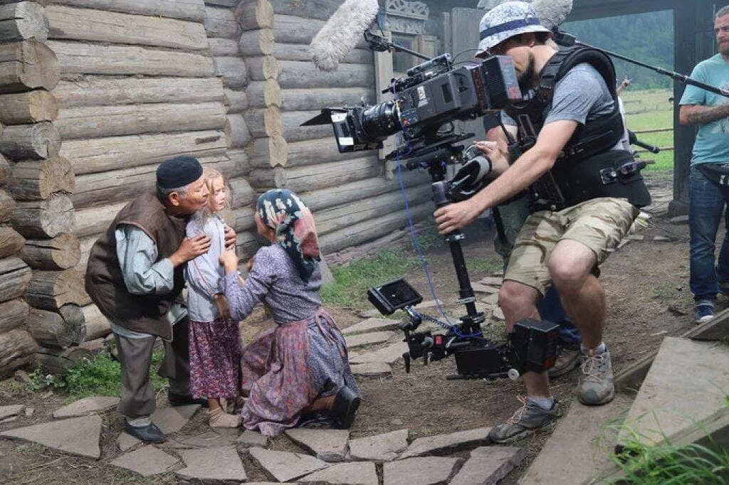 Чем был приезд фотографа для жителей села. «Сестрёнка» (реж. А. Галибин, 2019).