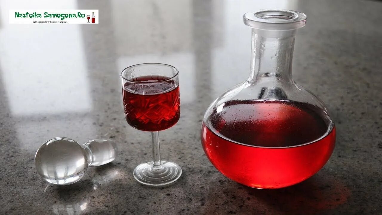 Этикетки для настоек на самогоне. Самогон на дубовой коре. Настойки на самогоне отзывы. Настойки. Настойка на грецких орехах на самогоне.