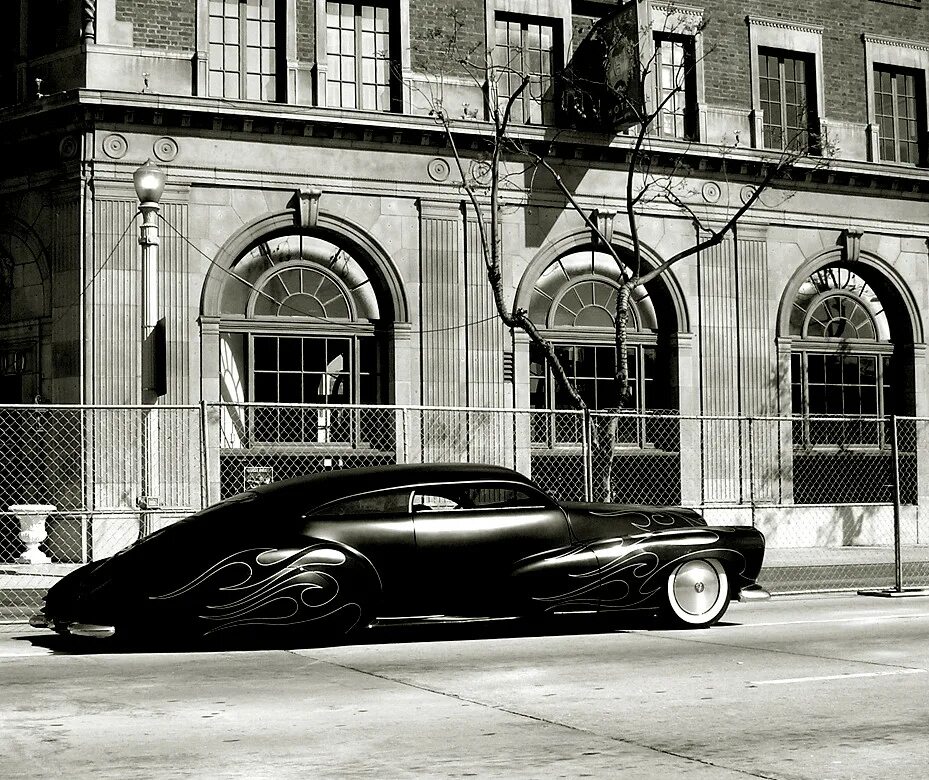 Машина барри. Машины для Барри. Cadillac 1947 Custom. Барри Вайс и его машины. Cadillac 1946.