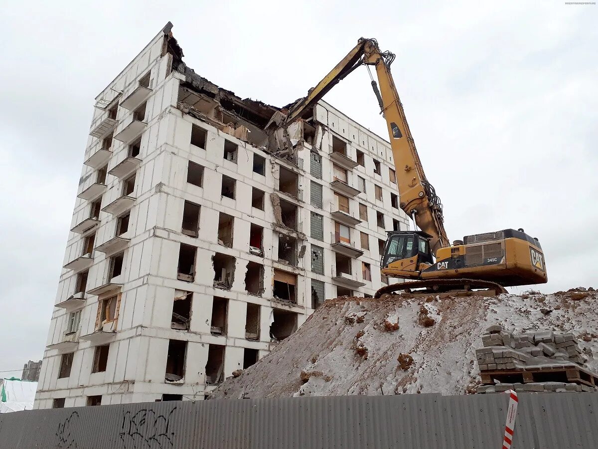 Снос здания. Снос 18. Снос пятиэтажек в москве. Снос дома. Аварийное жилье.