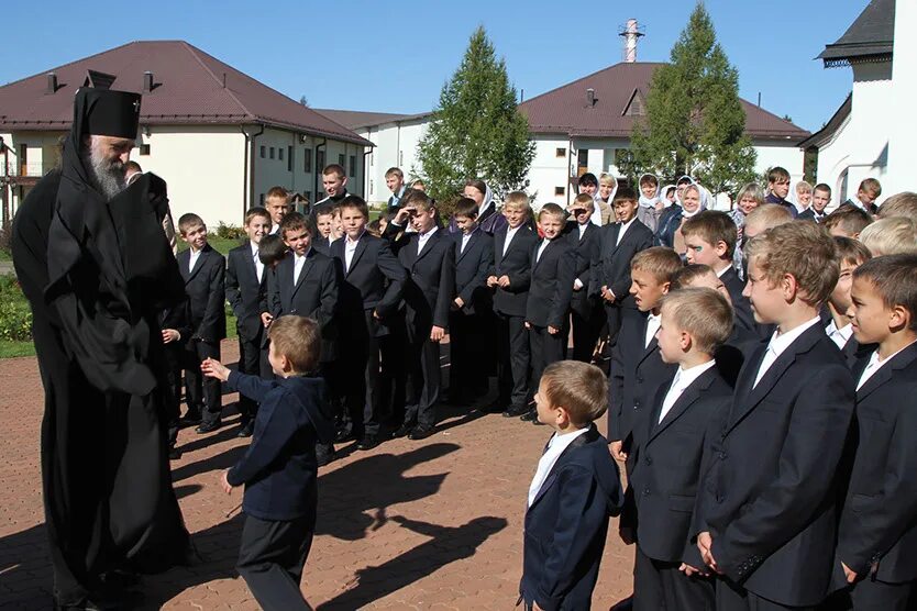 Школа в топорково преподобного сергия радонежского. Лаврово школа. Интернат топорково сергиев посад. Православный центр образования топорково. Православный центр образования топорково.