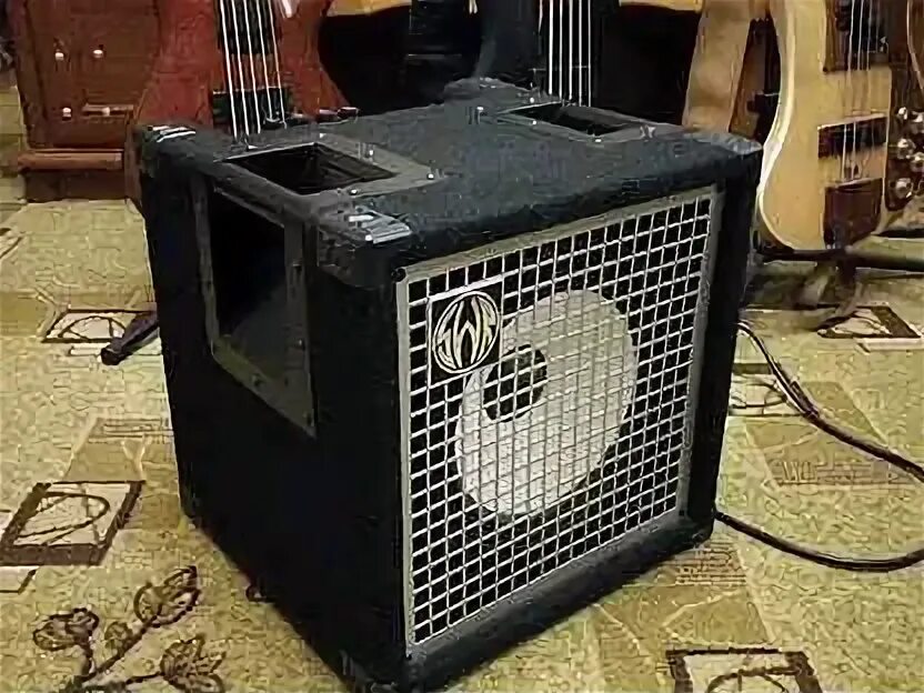 SWR la10. Басовые комбоусилители SWR. Комбо басовый 10 Вт. SWR Black Beauty Bass Combo.