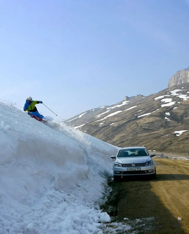 Архыз город зимой. Архыз на машине зимой. Архыз курорт. Дорога в архыз зима. Архыз на машине зимой.