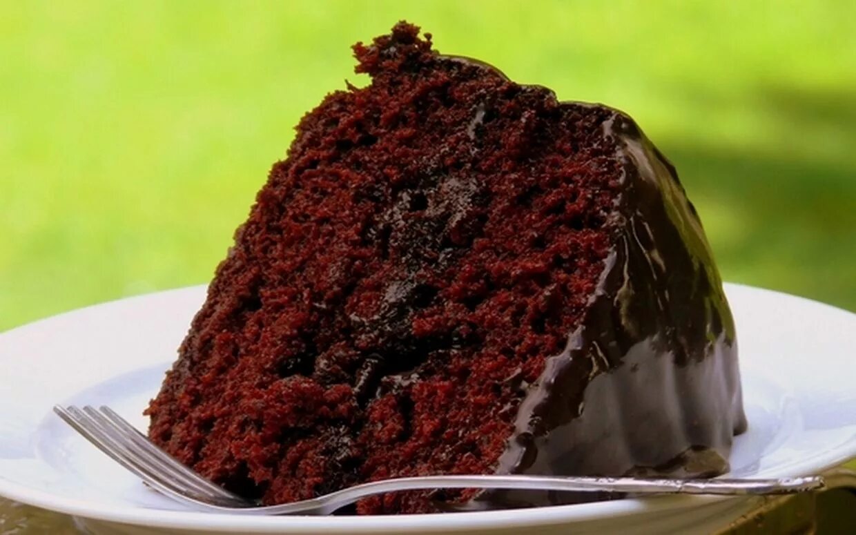 Торт шоко шок. Шоколадный торт. Шоколадный пирог. Торт шоколад на кипятке. Шоколадный ШОК торт.