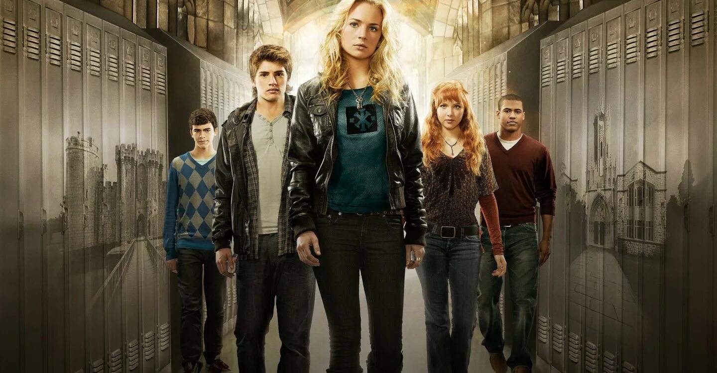 Бритт робертсон школа авалон. Школа авалон (2010). Школа авалон кадры. Авалон школьное. Девон грайе школа авалон.