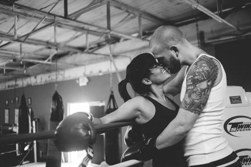 Мужчина и женщина в боксерских перчатках. Красивые пары боксеров. Фотосессия пар с бокс. Пара боксеров. Фотосессия пары боксер.