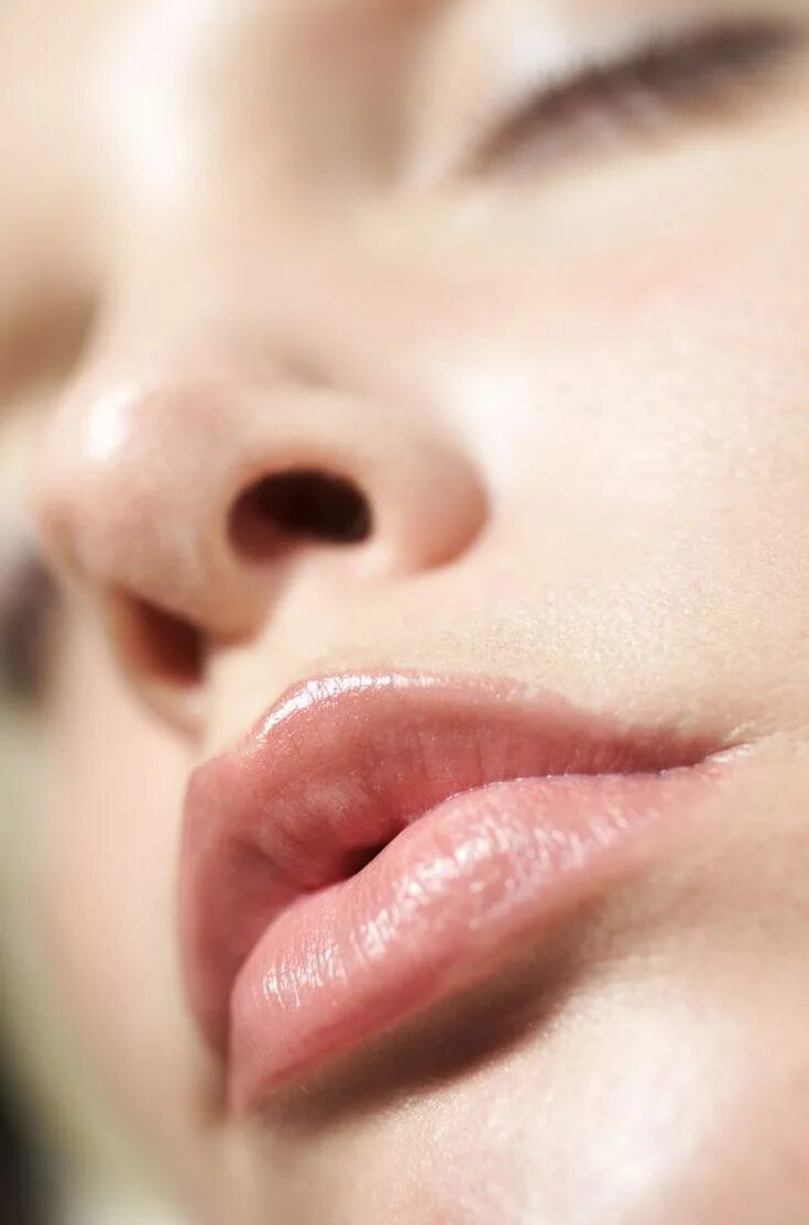 Close lips. Женские губы. Красивые губы. Красивые Естественные губы. Сочные губы.