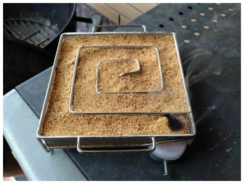 Дымогенератор улитка для холодного копчения. Дымогенератор улитка. Спиральный дымогенератор для холодного копчения. Пассивный дымогенератор копчение. Туннельный дымогенератор.