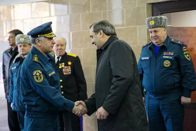 Повышенная зарплата мчс. Плат МЧС. Шамрай МЧС. Зарплата спасателя МЧС. Оклад подполковника МЧС.