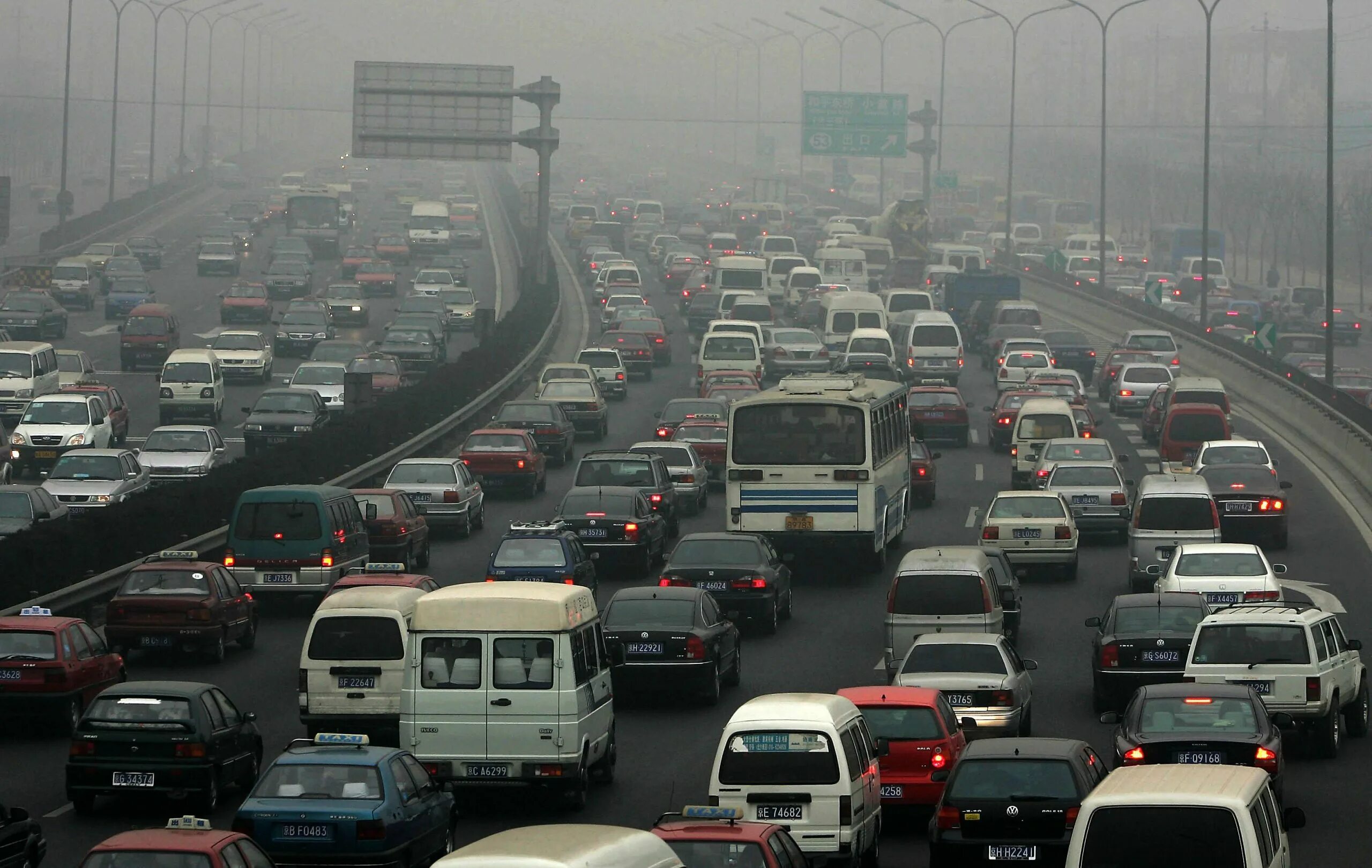 Движение автотранспорта в реальном времени. Движение автотранспорта в реальном времени. Яндекс карты москва. Пробка машин. Городская дорога.