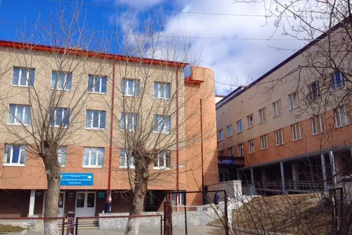 Поликлиника 2 первоуральск. Детская поликлиника первоуральск гагарина 38а регистратура. Детская больница ул гагарина. Поликлиника на гагарина первоуральск. Детская поликлиника первоуральск гагарина.