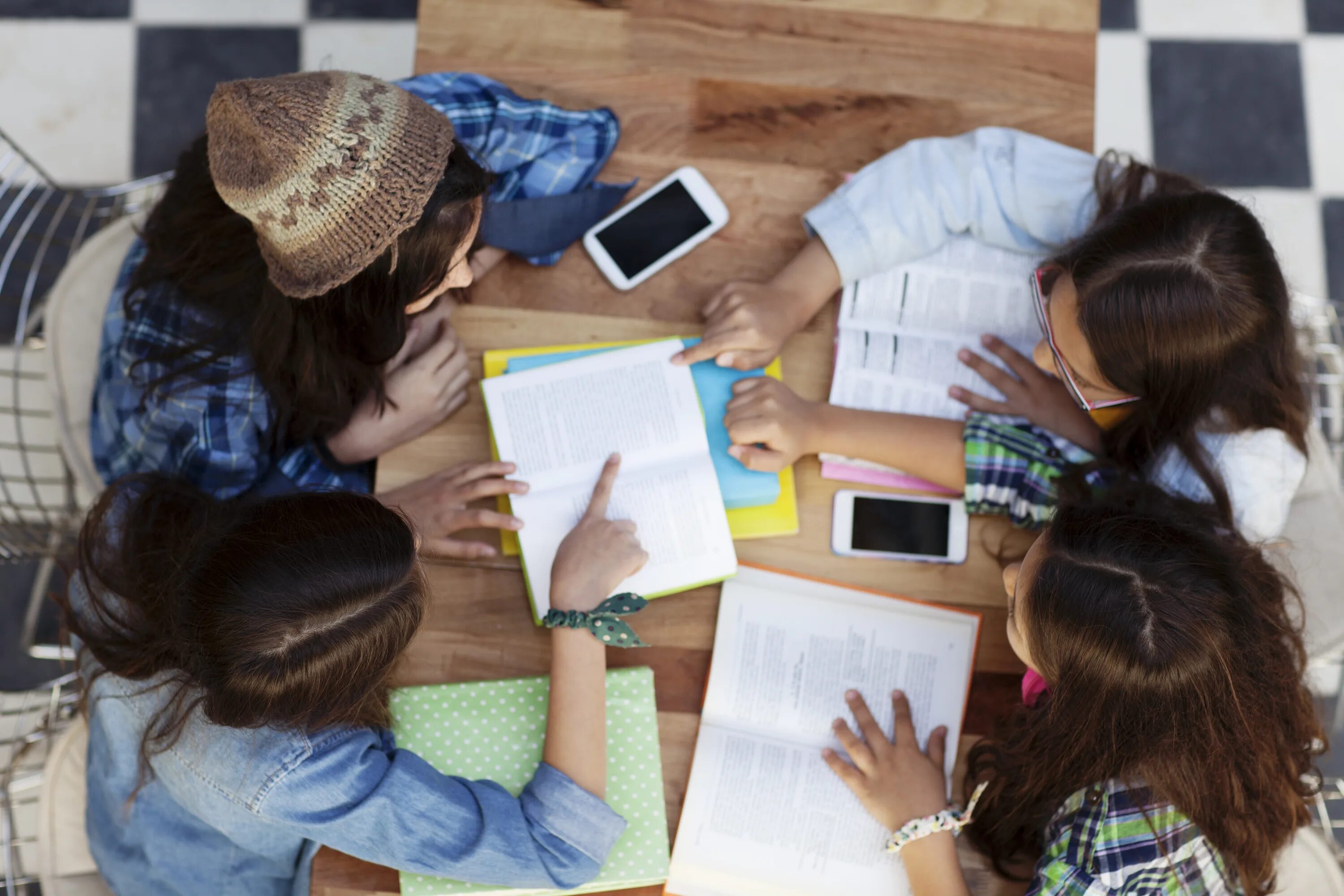 Сотрудничество в школе Эстетика. Student Team Learning. Collaboration студенты. Обучение в сотрудничестве в Америке. Work in pairs student