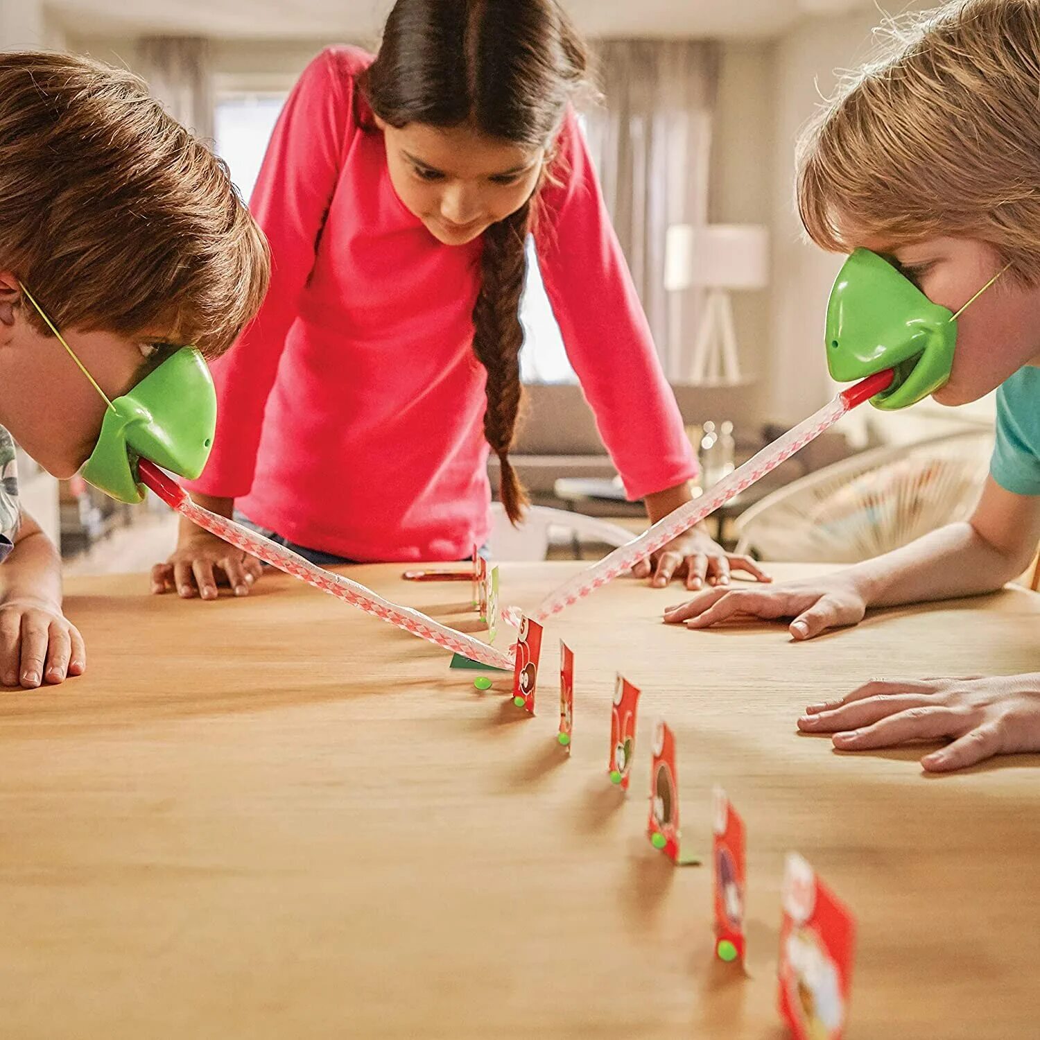 Игра tic tac tongue. Какая забавная игра. Классные настольные карточные игры. Смешная еда обучающие игры. Fun run 2.