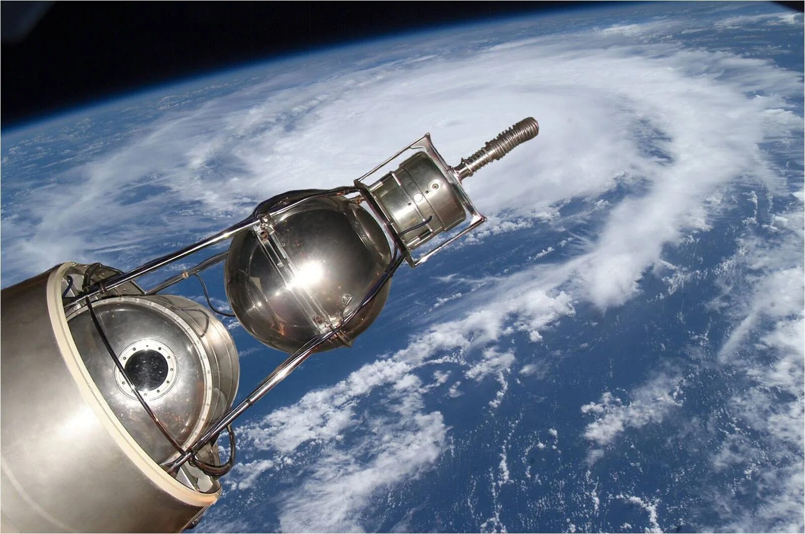 Второй советский спутник. Второй искусственный Спутник земли Спутник-2. Второй искусственный Спутник земли 1957. Второй Спутник СССР. ИСЗ "Спутник-2.