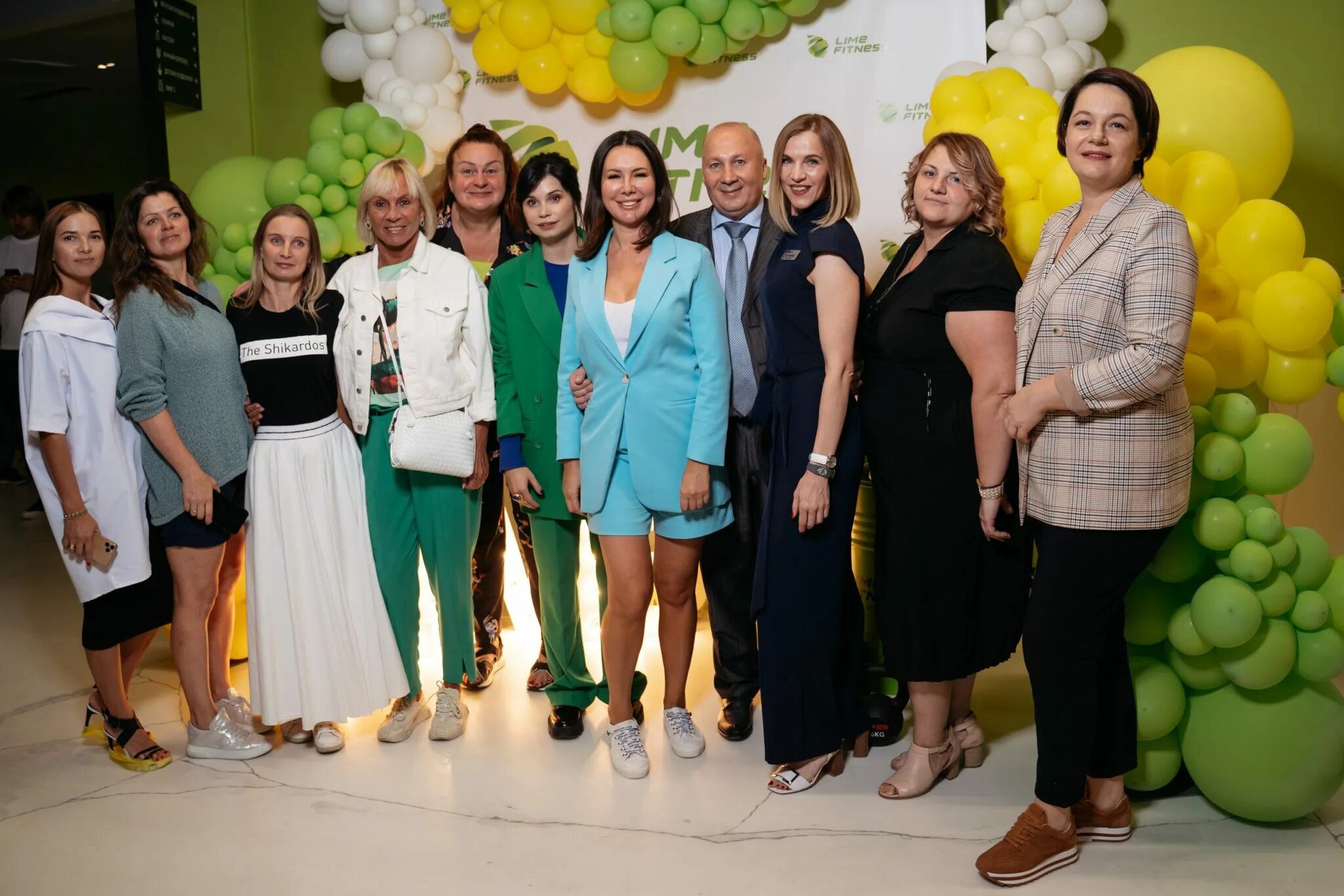 Компания fitness. Компания fitness. Лайм фитнес открытие. Fitness club sale. Компания fitness.