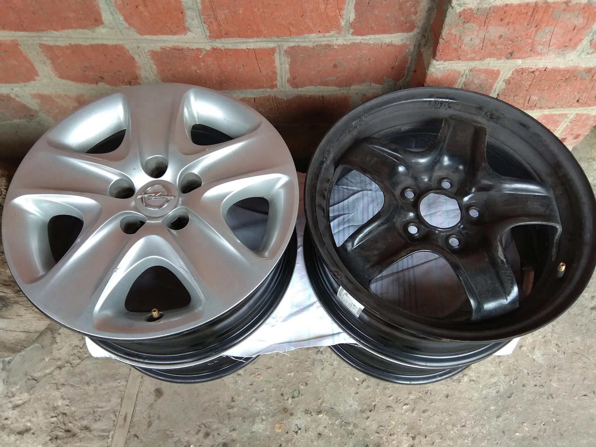 Опель штампы 4х100 пятилучевые. Штатные диски опель. Штампованные диски r17 opel. Структурированные диски opel r17. Штамповки опель астра j.